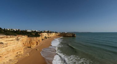 Praia Nova ve Praia de Nossa sahillerinin panoramik manzarası, Algarve, Portekiz. Yüksek kalite fotoğraf