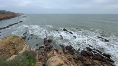 Güzel Praia dos Arrifes 'in yukarıdan görünüşü, Algarve plajı, Albufeira. Portekiz. Yüksek kalite fotoğraf