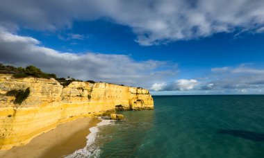 Lagoa do Pau plajı manzarası. Yüksek kalite fotoğraf