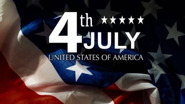 4 Temmuz Vatanseverlik Günü ABD Sembolleri. Ulusal kutlama 4 Temmuz federal bayramı Amerika Birleşik Devletleri. Amerikan bayrağı Yıldızlar ve Çizgiler Kırmızı, Beyaz ve Mavi Eski Zafer Yıldızlı Bayrağı. Yüksek kalite fotoğraf