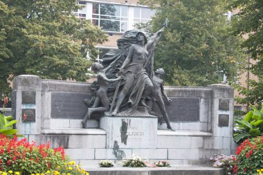 Aalst, Belçika büyük bir şehirdir. şehrin daha fazla 83.000 nüfuslu sayar.