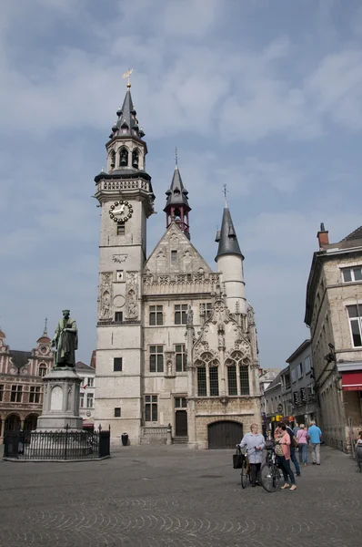 Aalst es una gran ciudad en Bélgica. La ciudad cuenta con más de 83.000 habitantes . — Foto de Stock