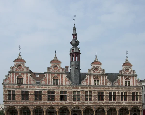 Aalst es una gran ciudad en Bélgica. La ciudad cuenta con más de 83.000 habitantes . — Foto de Stock