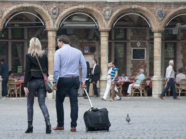 Affärsmän i en turist staden aalst — Stockfoto