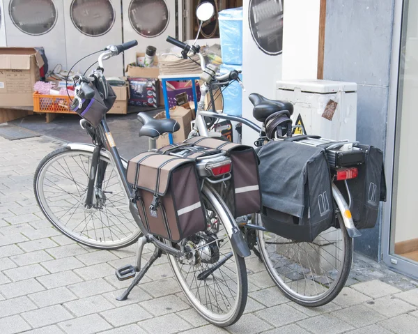 Elektromos kerékpár akkumulátor a városokban — Stock Fotó
