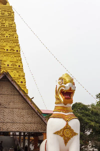 Arany Buddhagaya pagoda, buddhista szentély, Sangklaburi, Thaiföld — Stock Fotó