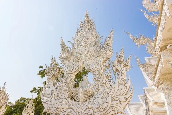 Wat rong khun, thailändischer berühmter Tempel nach Erdbeben — Stockfoto