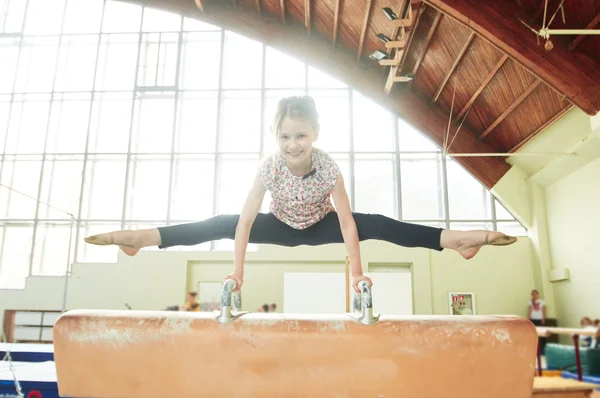 Children athlete train in gymnastics hall — Stock Photo, Image