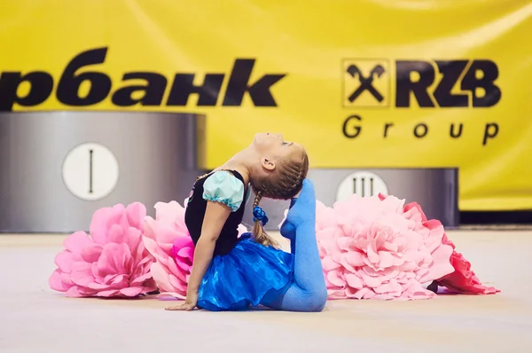 Children compete in international competitions on sport gymnastics "Maygli cup" — Stock Photo, Image