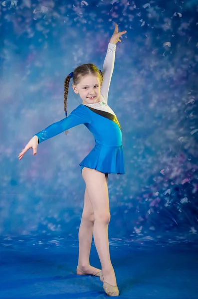 Girl doing gymnastics excercises — Stock Photo, Image