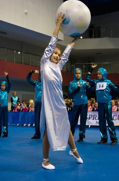 Minsk - květen 02: Neidentifikovaný děti soutěžit v Springcup mezinárodní taneční soutěže, na 02 května 2015, v Minsku, Bělorusko. — Stock fotografie