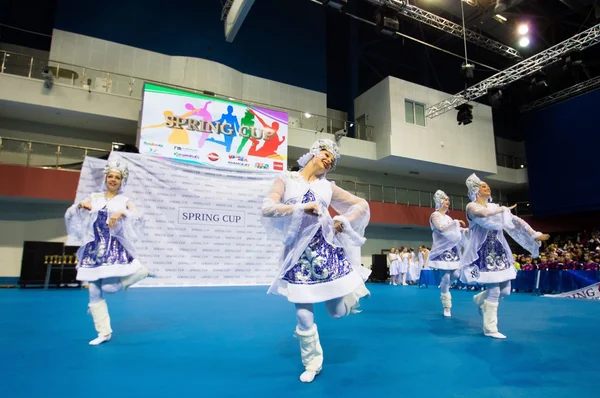 MINSK - 02 DE MAYO: Niños no identificados compiten en el concurso internacional de danza SpringCup, el 02 de mayo de 2015, en Minsk, Bielorrusia . —  Fotos de Stock