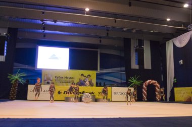 Minsk - 24 Mayıs: Tanımlanamayan çocuk rekabet Maugli-Cup uluslararası rekabet jimnastik üzerinde 24 Mayıs 2015, Minsk, Beyaz Rusya.