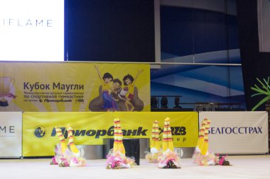 Minsk - 24 Mayıs: Tanımlanamayan çocuk rekabet Maugli-Cup uluslararası rekabet jimnastik üzerinde 24 Mayıs 2015, Minsk, Beyaz Rusya.