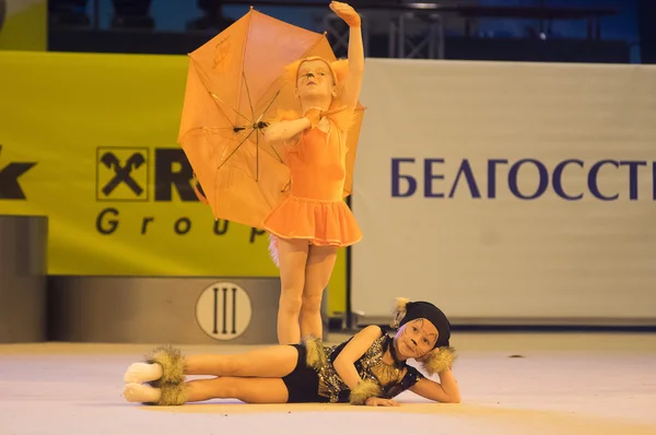 MINSK - MAY 24: Unidentified children compete in the Maugli-CUP international competition in gymnastics on May 24, 2015, in Minsk, Belarus. — Stock Photo, Image