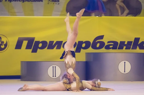 MINSK - MAY 24: Unidentified children compete in the Maugli-CUP international competition in gymnastics on May 24, 2015, in Minsk, Belarus. — Stock Photo, Image