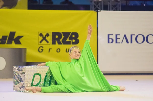 MINSK - MAY 24: Unidentified children compete in the Maugli-CUP international competition in gymnastics on May 24, 2015, in Minsk, Belarus. — Stock Photo, Image