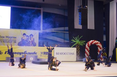 Minsk - 24 Mayıs: Tanımlanamayan çocuk rekabet Maugli-Cup uluslararası rekabet jimnastik üzerinde 24 Mayıs 2015, Minsk, Beyaz Rusya.