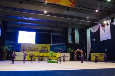 Minsk - 24 Mayıs: Tanımlanamayan çocuk rekabet Maugli-Cup uluslararası rekabet jimnastik üzerinde 24 Mayıs 2015, Minsk, Beyaz Rusya.