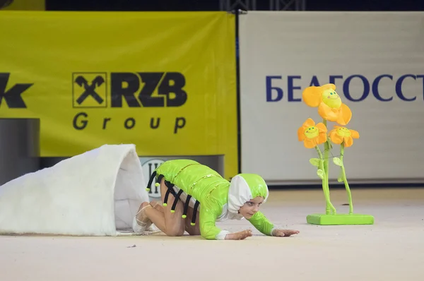 MINSK - MAY 24: Unidentified children compete in the Maugli-CUP international competition in gymnastics on May 24, 2015, in Minsk, Belarus. — Stock Photo, Image