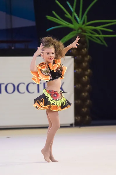 MINSK - 24 de maio: Crianças não identificadas competem na competição internacional Maugli-CUP em ginástica em 24 de maio de 2015, em Minsk, Bielorrússia . — Fotografia de Stock