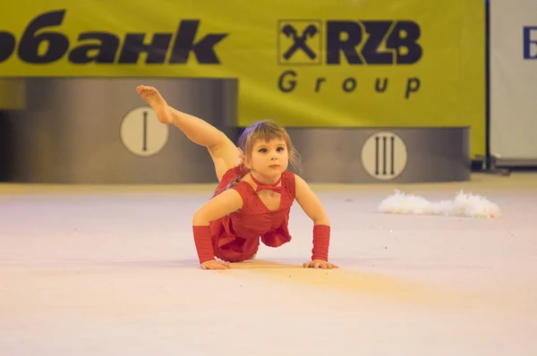 MINSK - 24 MAI : Des enfants non identifiés participent à la compétition internationale Maugli-CUP de gymnastique le 24 mai 2015 à Minsk, Biélorussie . — Photo