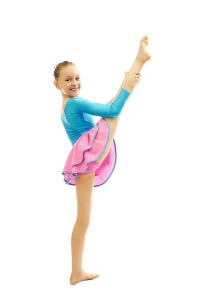 Młoda dziewczyna robi ćwiczenia gimnastyki — Zdjęcie stockowe
