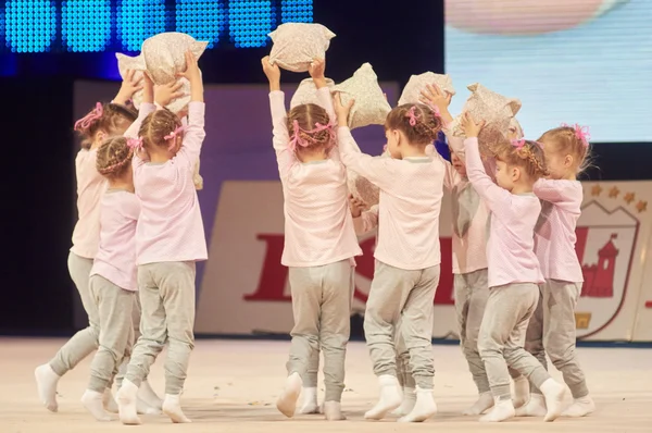 MINSK, BELARUS DECEMBER 05: unidentified gymnast from ' Baranovichi' participate with 'Small dormouse'  in 'Baby Cup - BSB Bank' children's competitions in gymnastics , 05 December 2015 in Minsk, Bela — Stock Photo, Image