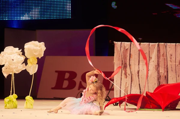 MINSK, BELARUS DECEMBER 05: Anastasiya Kozlova from ' Sylphide' participate with 'The Scarlet Flower'  in 'Baby Cup - BSB Bank' children's competitions in gymnastics , 05 December 2015 in Minsk, Belar — Stock Photo, Image