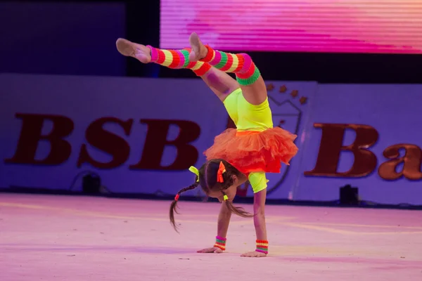 MINSK, BELARUS DECEMBER 05: Pravalinskaya Anastasiya from ' Smolevichy' participate with 'Pippi Longstocking'  in 'Baby Cup - BSB Bank' children's competitions in gymnastics , 05 December 2015 in Mins — Stock Photo, Image