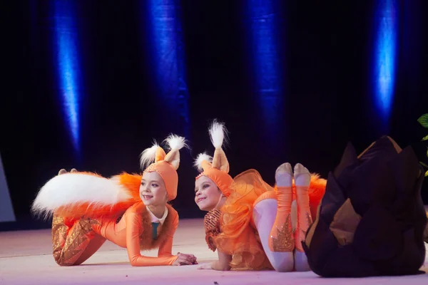 MINSK, BELARUS DECEMBER 05: unidentified gymnast from ' Dynamo' participate with 'Proteins'  in 'Baby Cup - BSB Bank' children's competitions in gymnastics , 05 December 2015 in Minsk, Belarus. — Stok fotoğraf