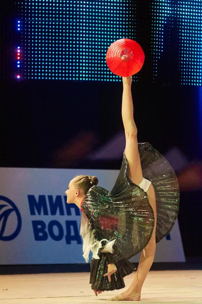MINSK, BELARUS DECEMBER 05: Shulyakovskaya Aleksandra from 'trade union sports School' participate with 'Bullfinch'  in 'Baby Cup - BSB Bank' children's competitions in gymnastics , 05 December 2015 i — Stockfoto