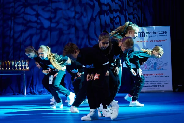振り付け、2015 年 11 月 28 日、ベラルーシのミンスクでの 'Megadance' 子供の大会. — ストック写真