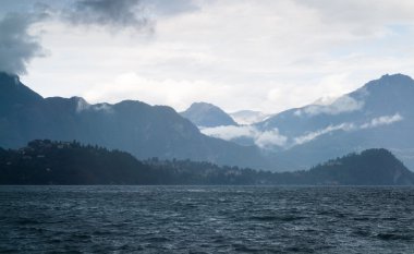 Karanlık Como Gölü