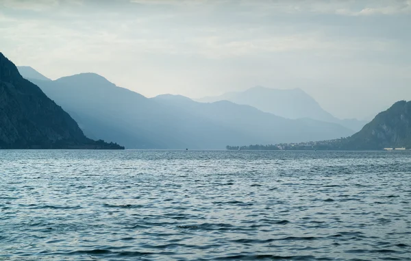 平和なコモ湖 — ストック写真