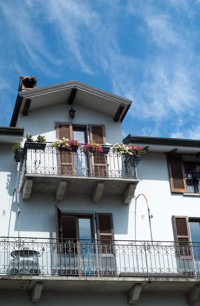 Edifício italiano branco — Fotografia de Stock