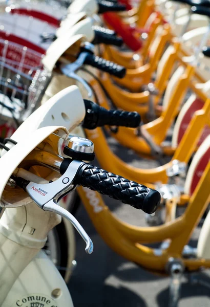 Aluguer de bicicletas em Milão — Fotografia de Stock