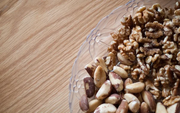 Brazil nuts and Wallnuts — Stock Photo, Image