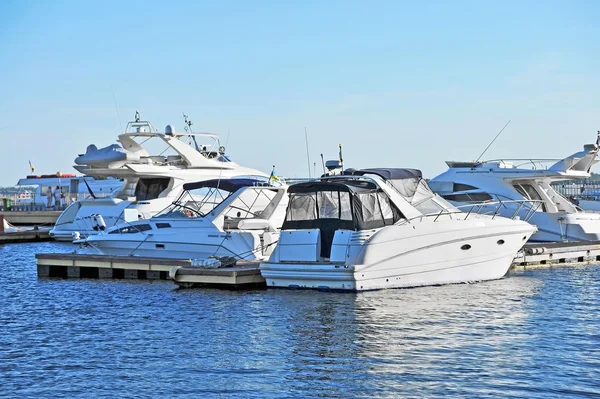 Motor yacht in jetty — Stock Photo, Image