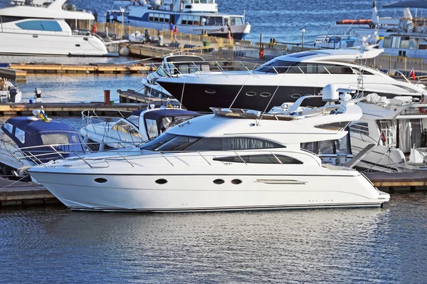 Motor yacht in jetty — Stock Photo, Image