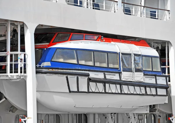 Veiligheid reddingsboot op het dek — Stockfoto