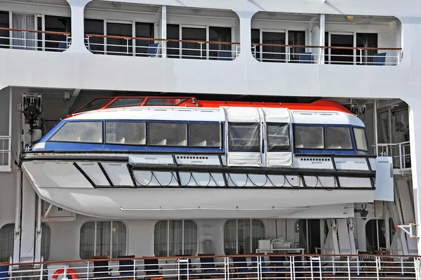 Barca di salvataggio di sicurezza sul ponte — Foto Stock
