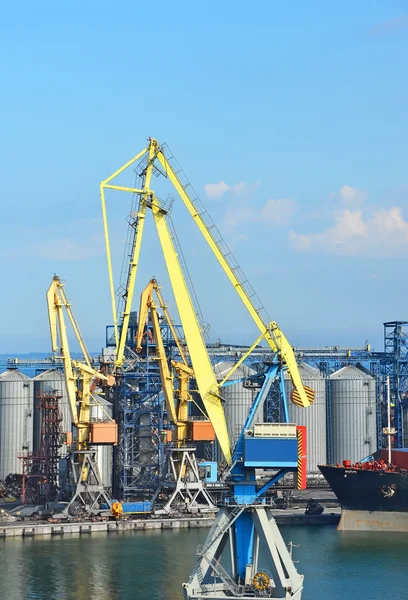 Last crane, fartyg och för spannmål — Stockfoto