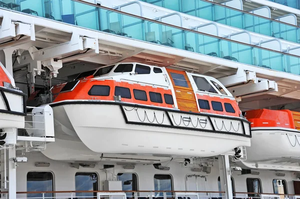 Safety lifeboat on deck — Stock Photo, Image