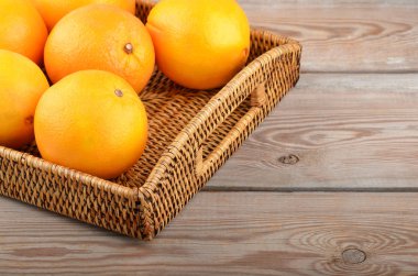 Orange wickered tepsi