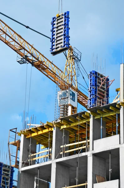 Crane and highrise construction site — Stock Photo, Image