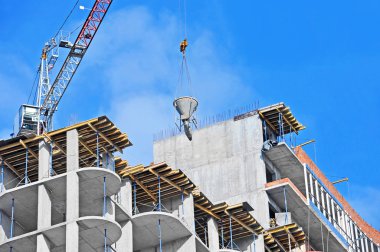 Çimento karıştırma kabı kaldırma vinç