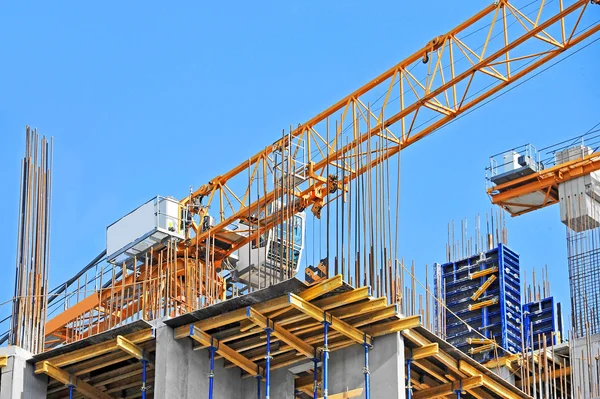 Crane and highrise construction site — Stock Photo, Image