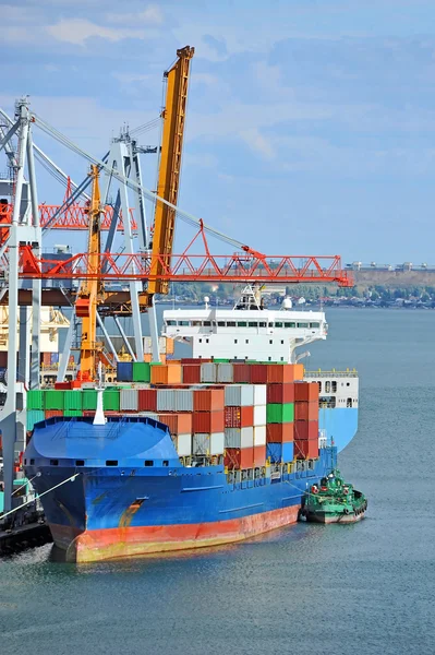 Cargo crane and container ship — Stock Photo, Image