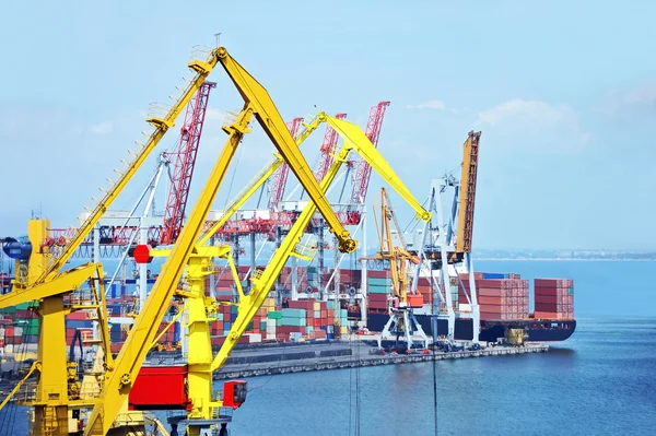Cargo crane and container ship — Stock Photo, Image